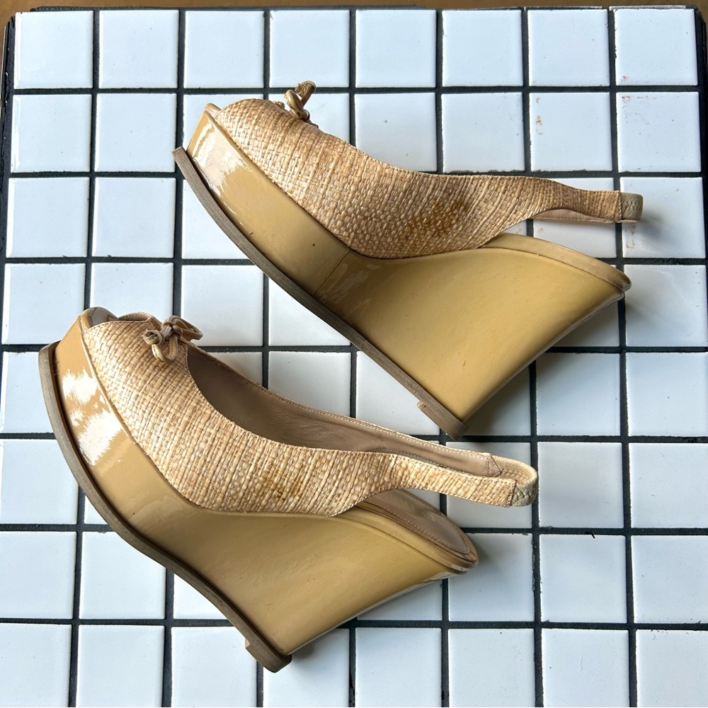 Fendi Raffia Tan Patent Leather Peep Toe Wedge Heels, sz EU 38 / 8